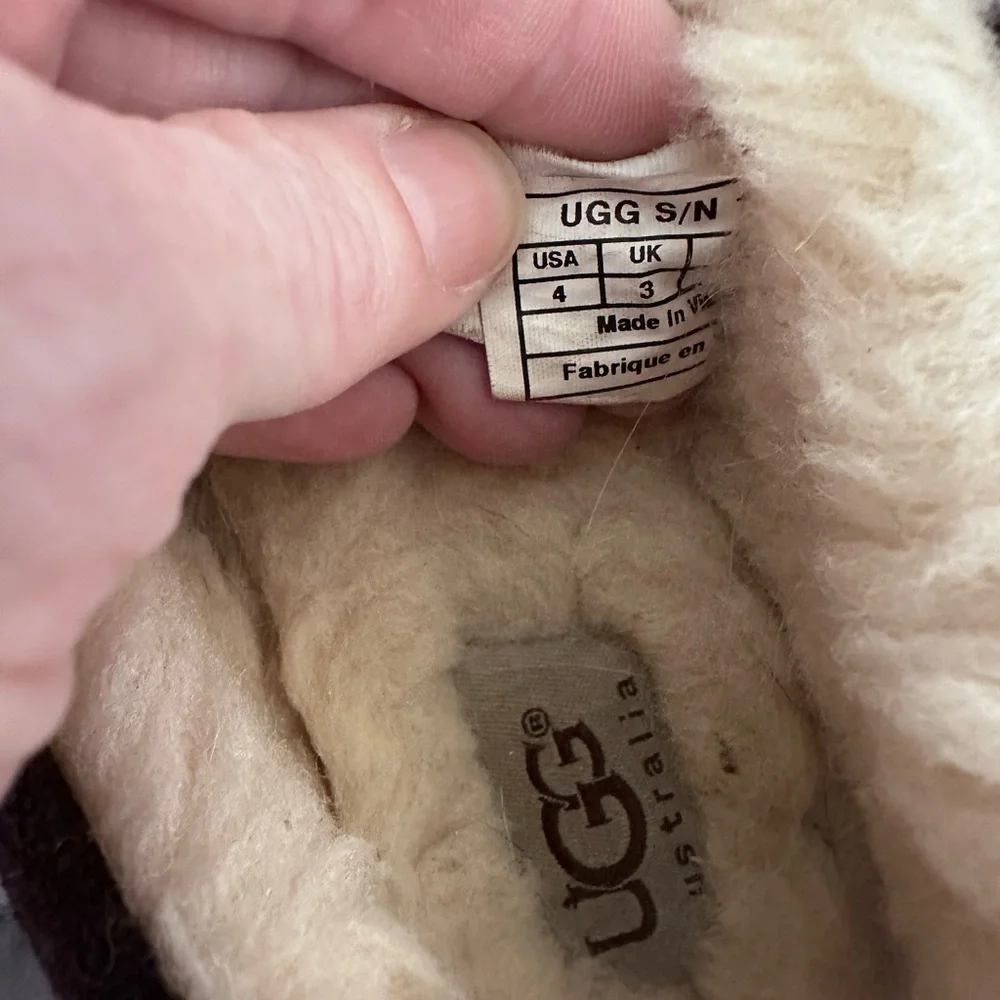 UGG Unisex-Child Ascot Slipper